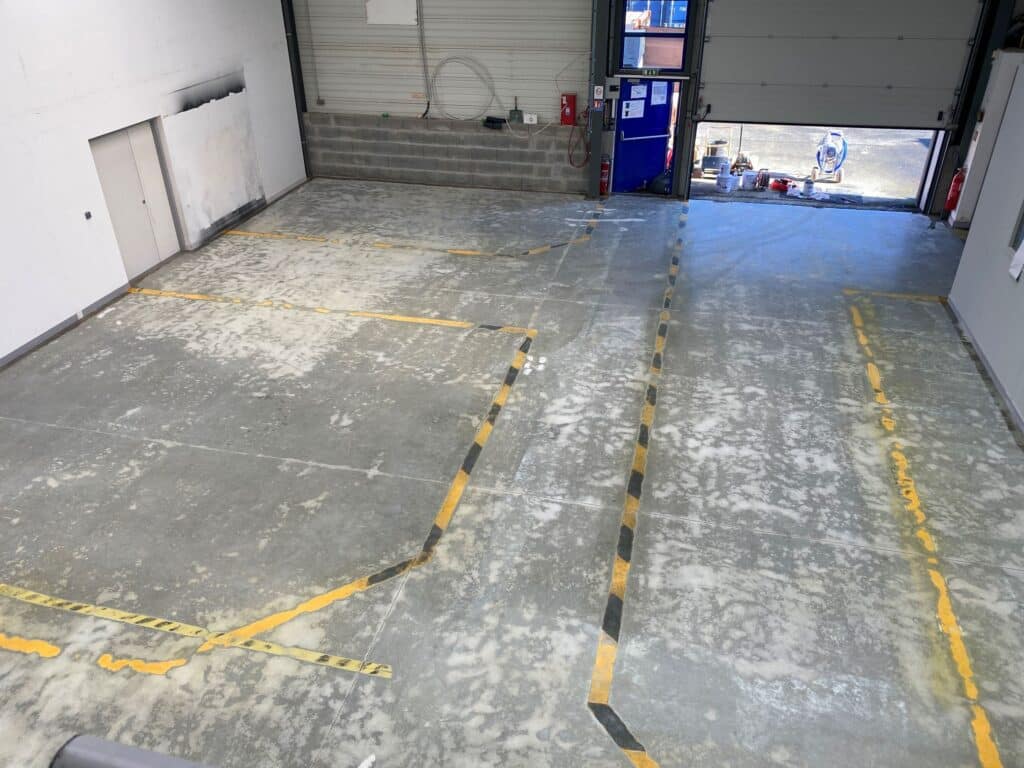 Peinture et résine de sol fixateur
